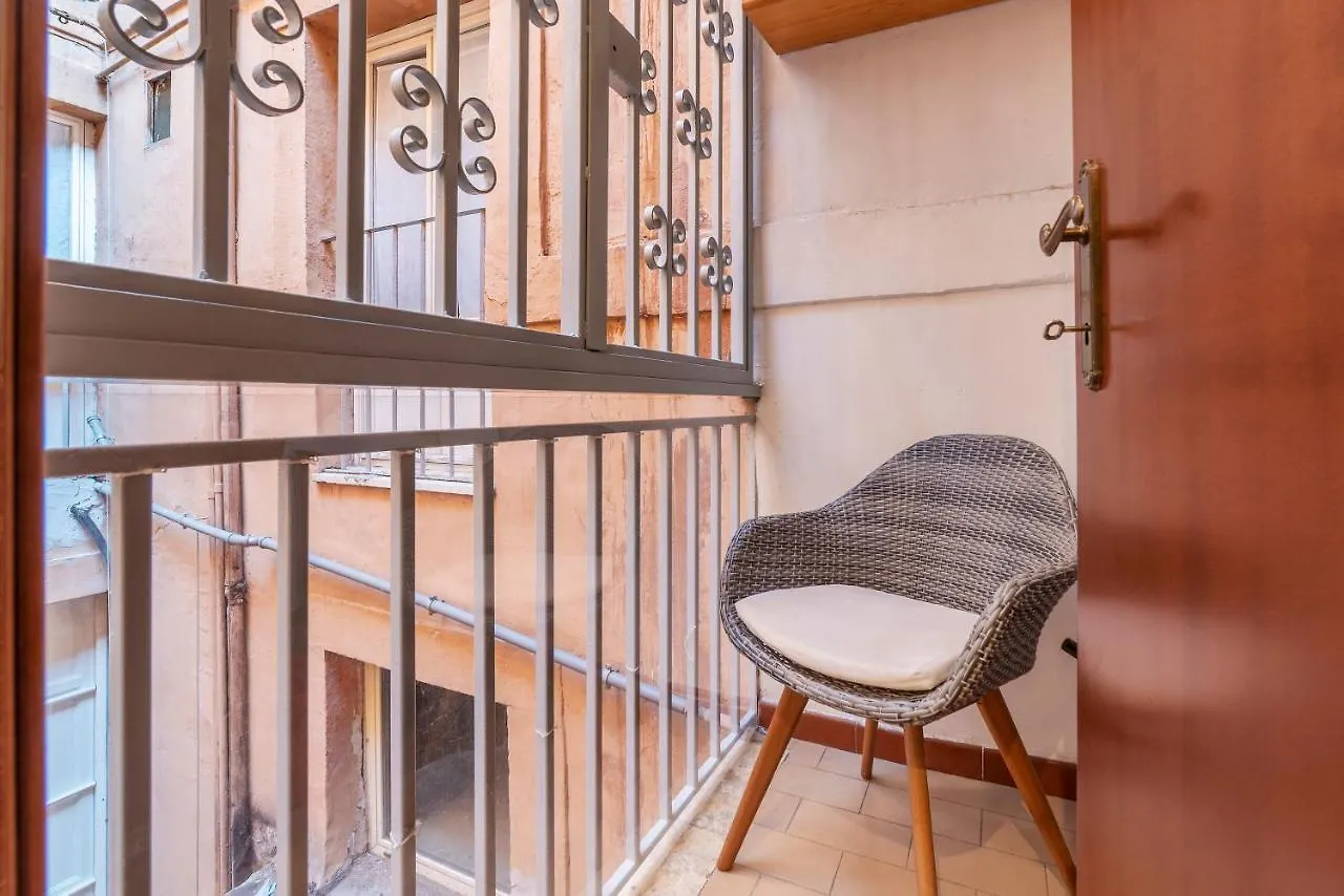 Giubbonari 23 - FromhometoRzym Apartament