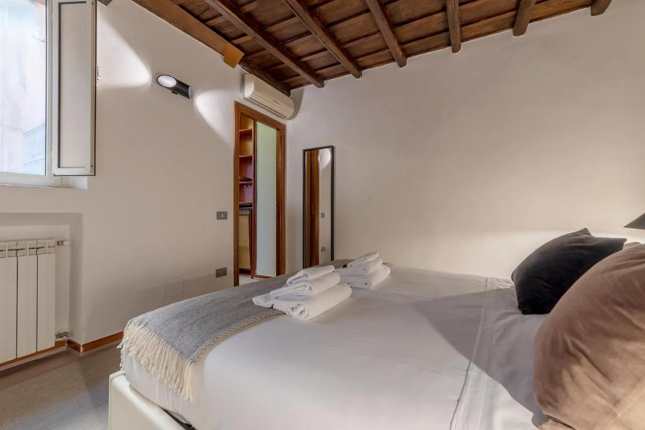 Giubbonari 23 - Fromhometorome Apartment